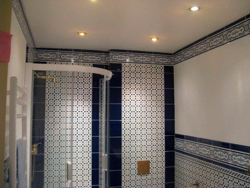 Пример матового натяжного потолка в ванную